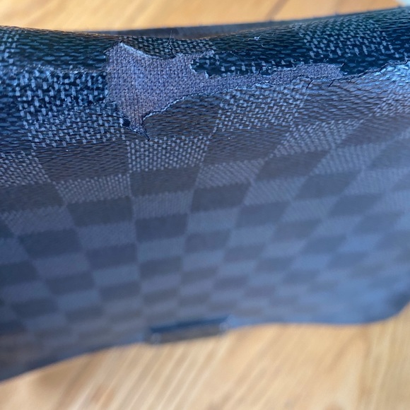 Authentic Louis Vuitton District Messanger Bag - Picture 8 of 10